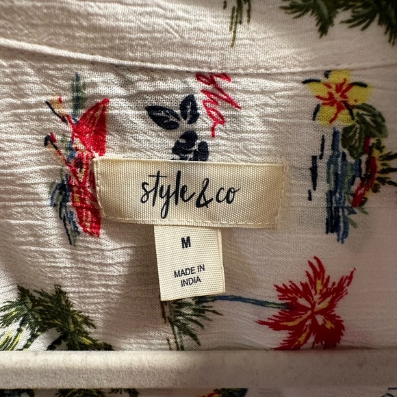 Style and Co. Women’s Medium Tie Front Blouse Maui Hawaii Design EUC- worn once - Picture 2 of 6